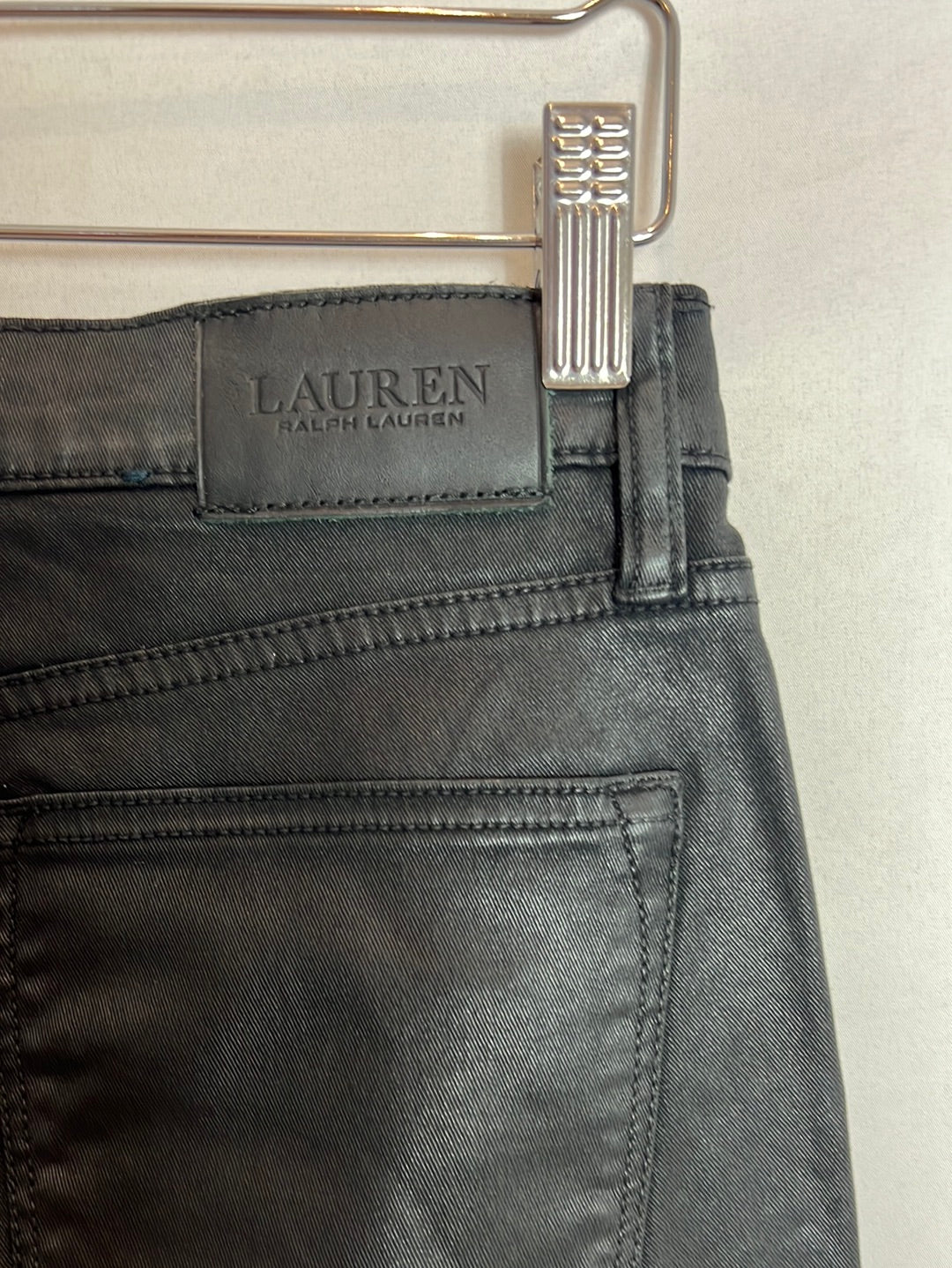 RALPH LAUREN. Pantalón pitillo encerado . T 4 (38)