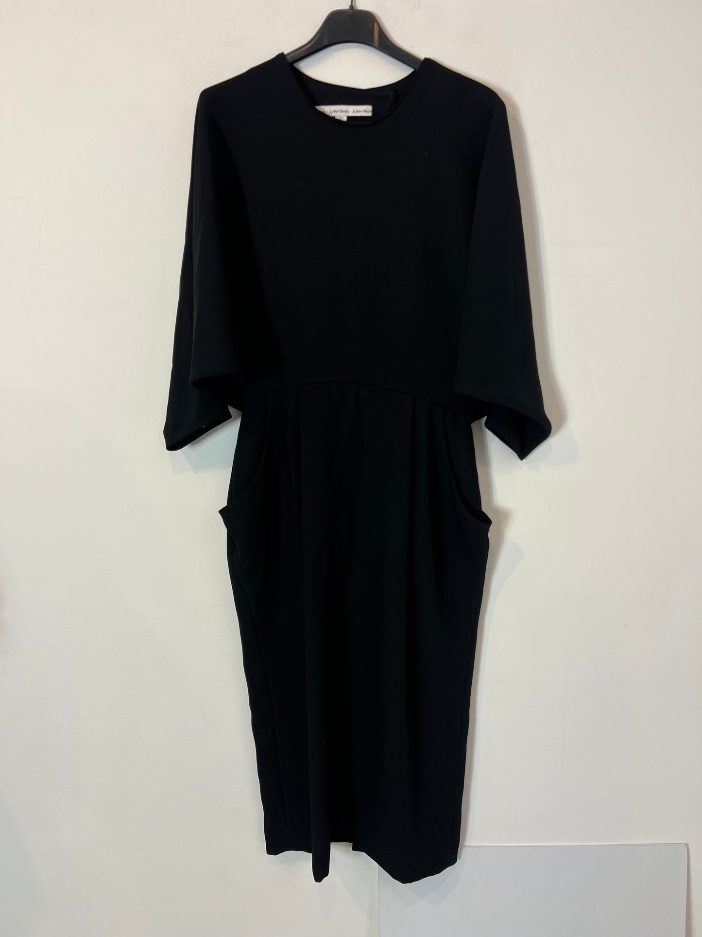 &OTHER STORIES. Vestido negro midi espalda T.34