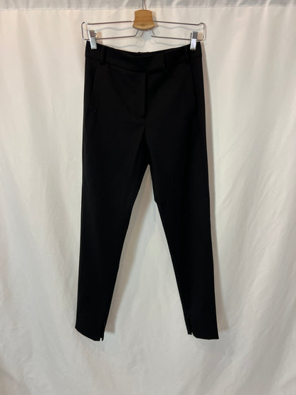 UTERQÜE. Pantalón negro pinzas. T 36