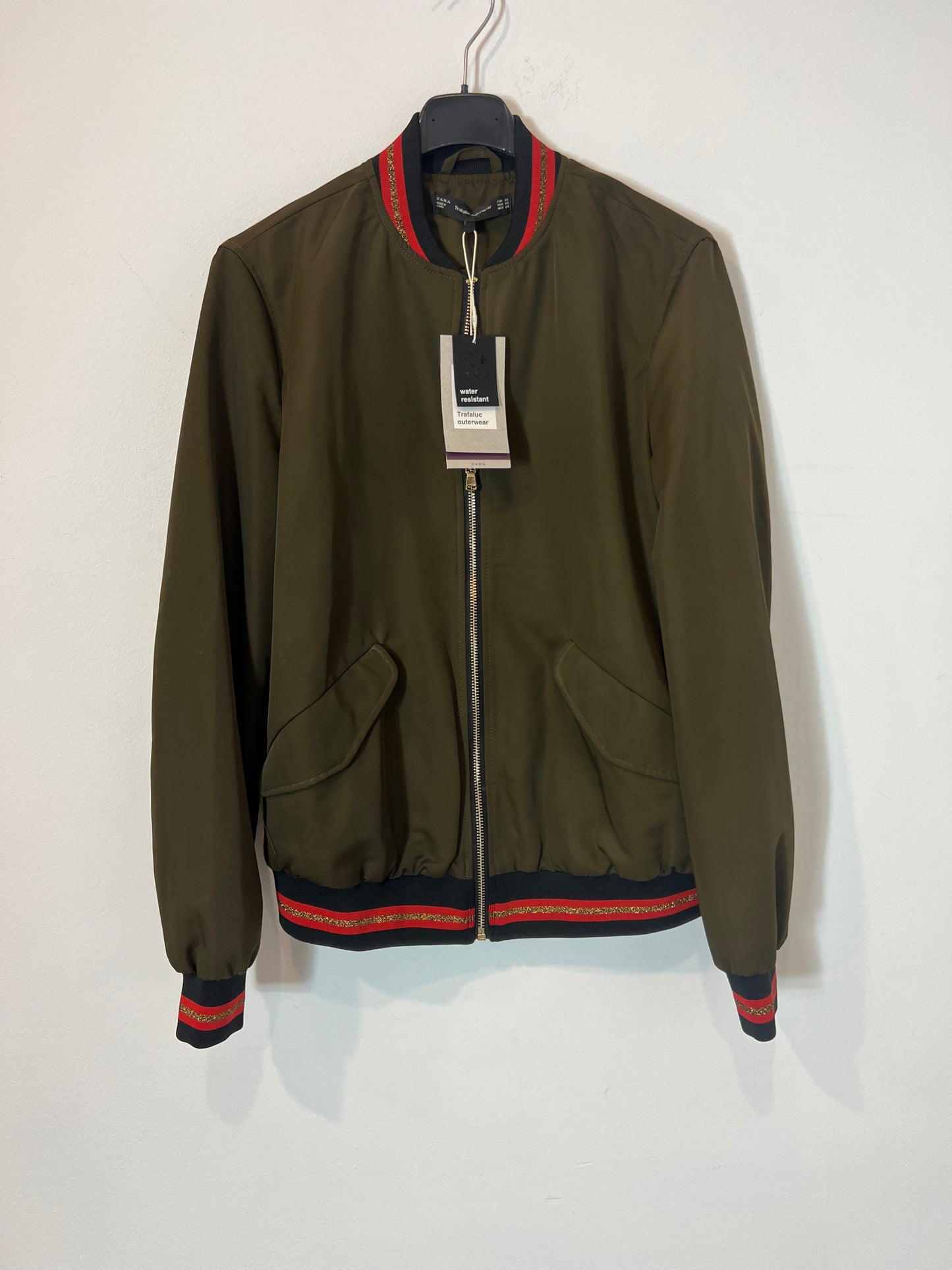 ZARA. Bomber verde detalles. T XS