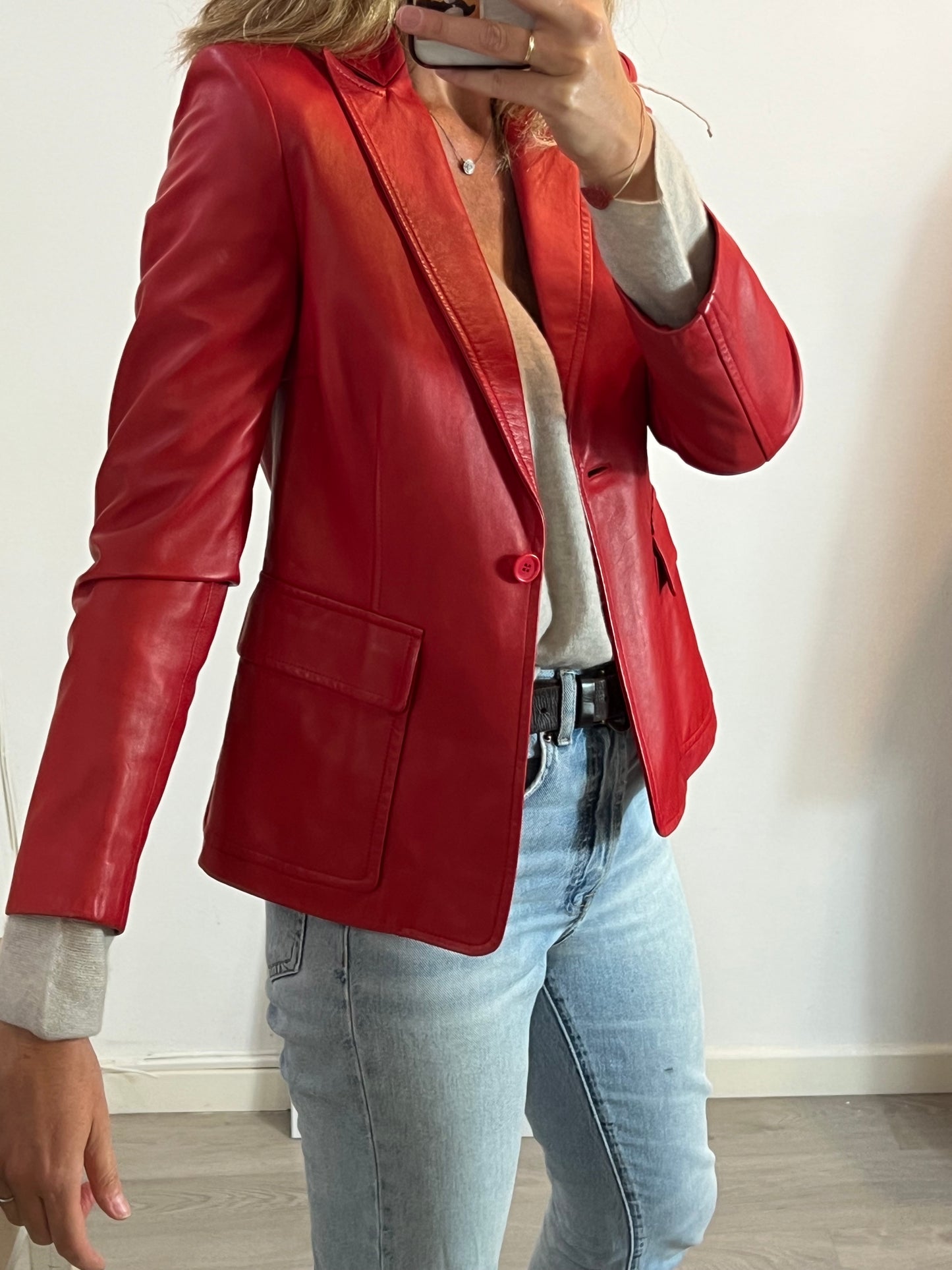 PEDRO DEL HIERRO. Chaqueta roja piel . T M