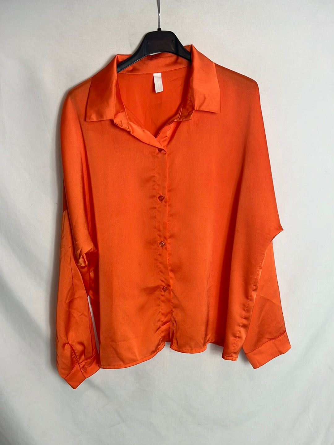 OTRAS. Blusa naranja satinada. T S/M