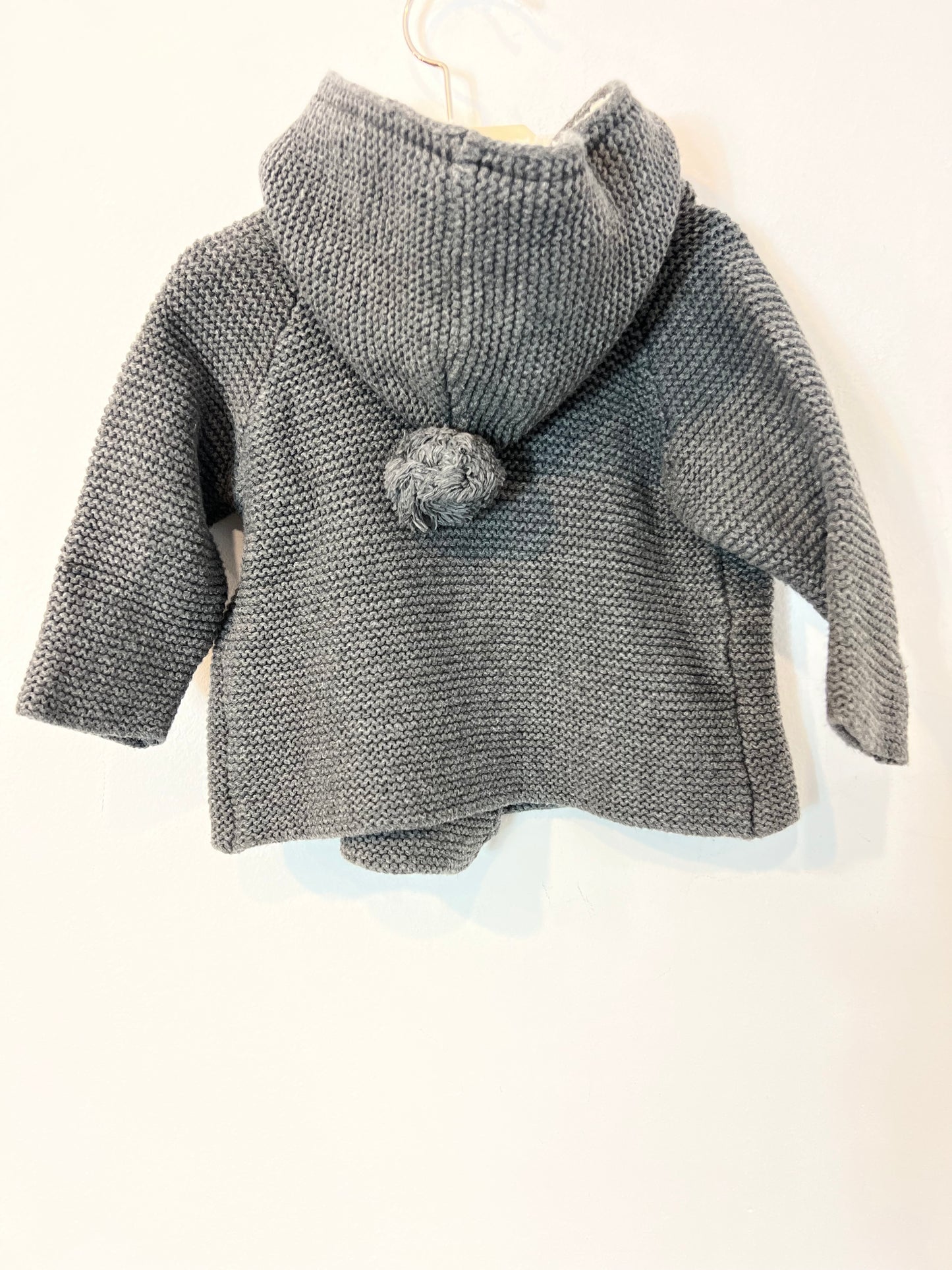 MANGO. Chaqueta punto gris cruzada. T 3-6 meses