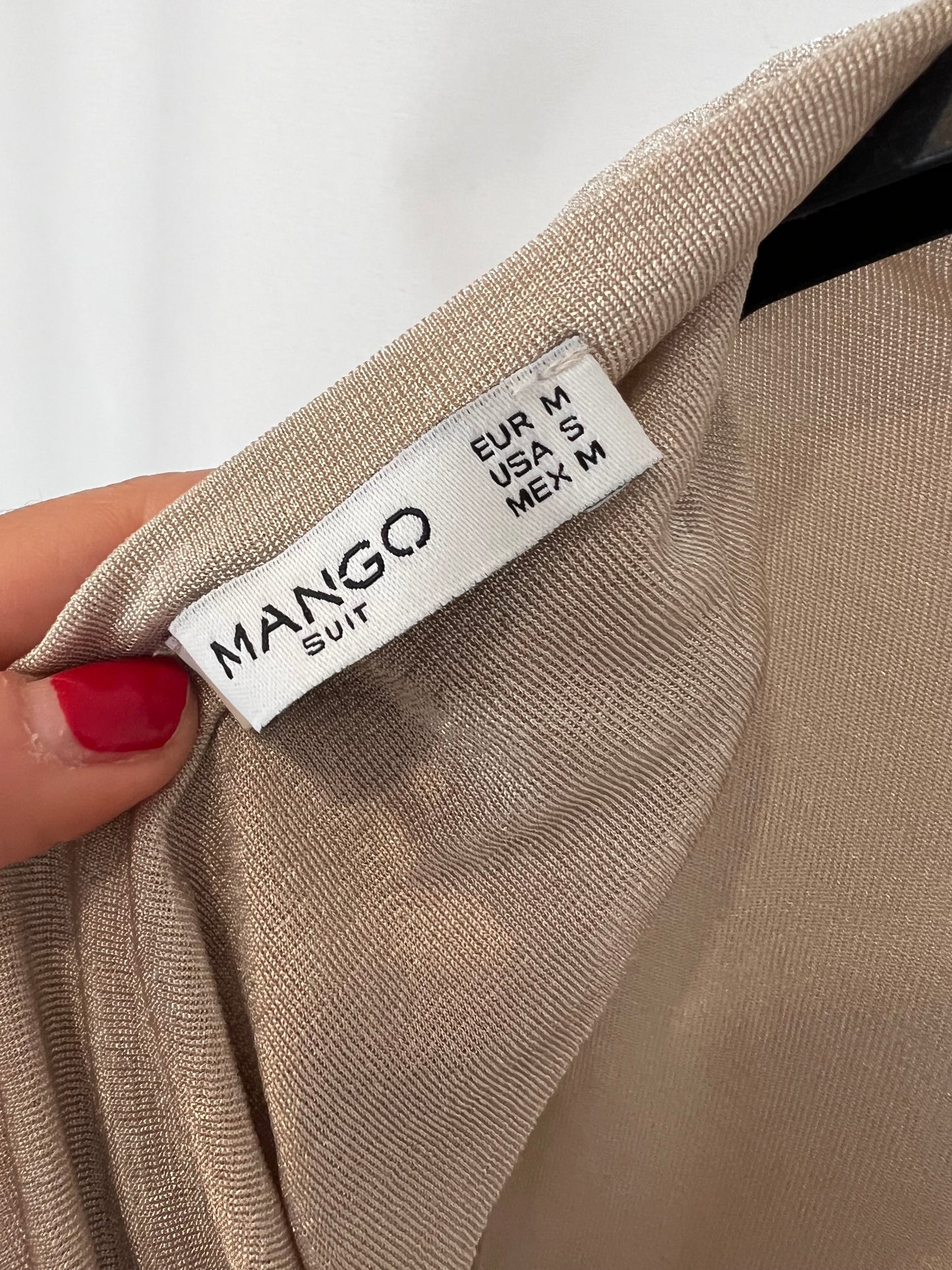 MANGO. Top fluido dorado detalle espaldaT.m