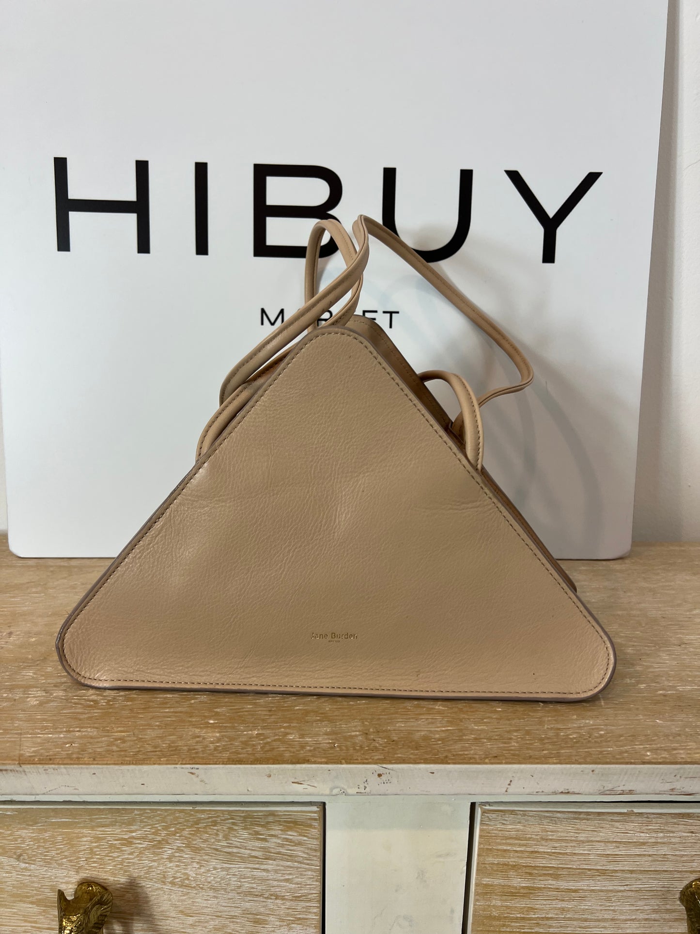 JANE BURDEN. Bolso triangular beige