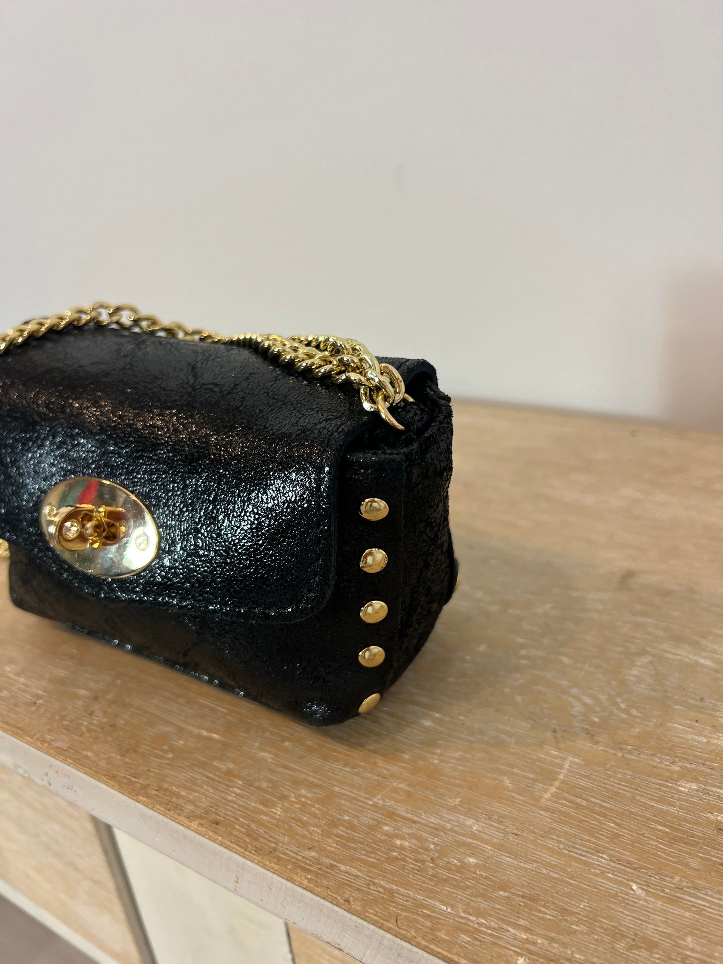 OTRAS. Bolso mini negro piel