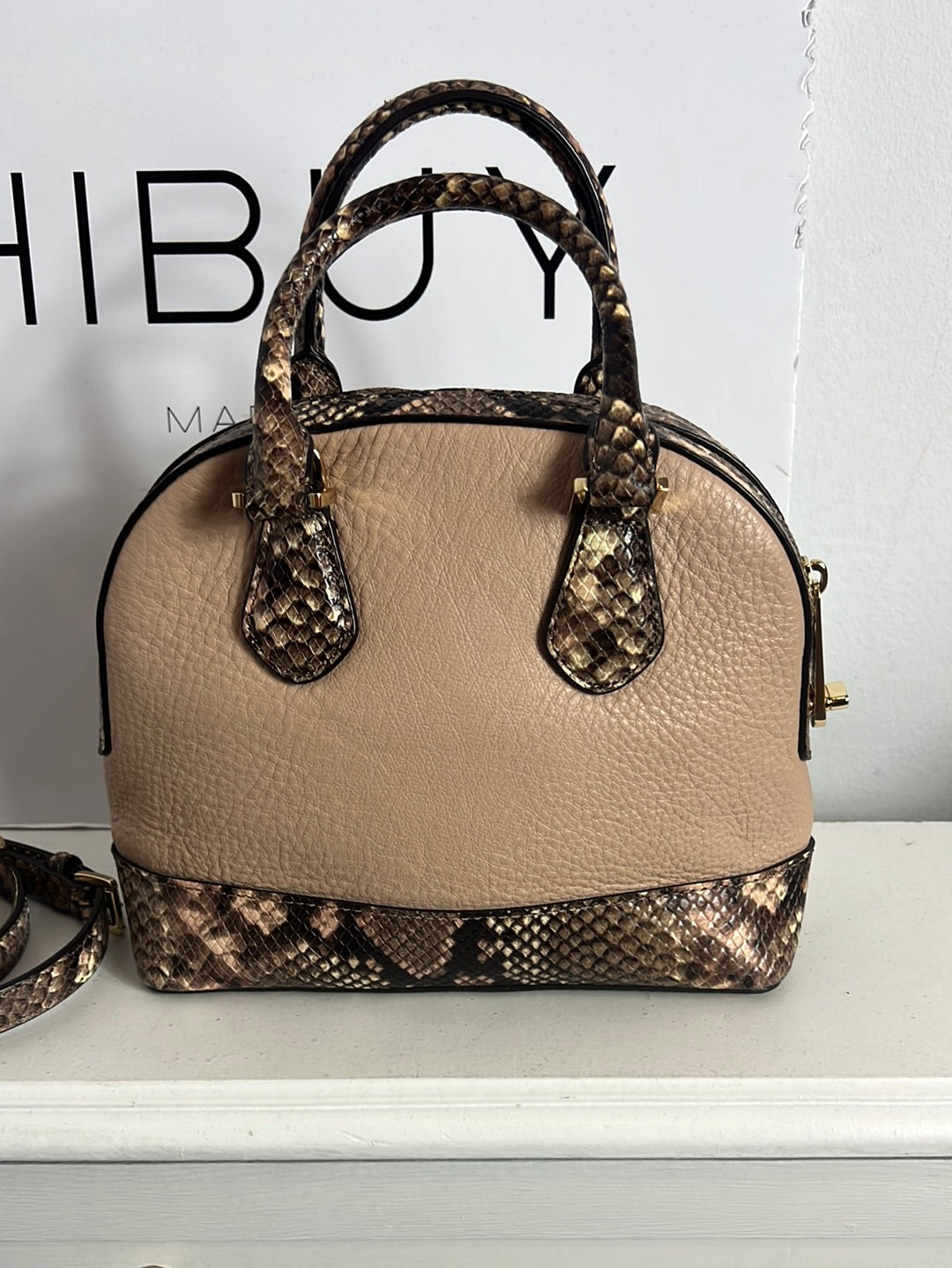 MICHAEL KORS. Bolso piel doble textura