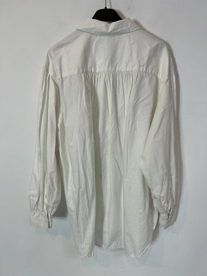 H&M. Blusa blanca fluida abotonada T.s