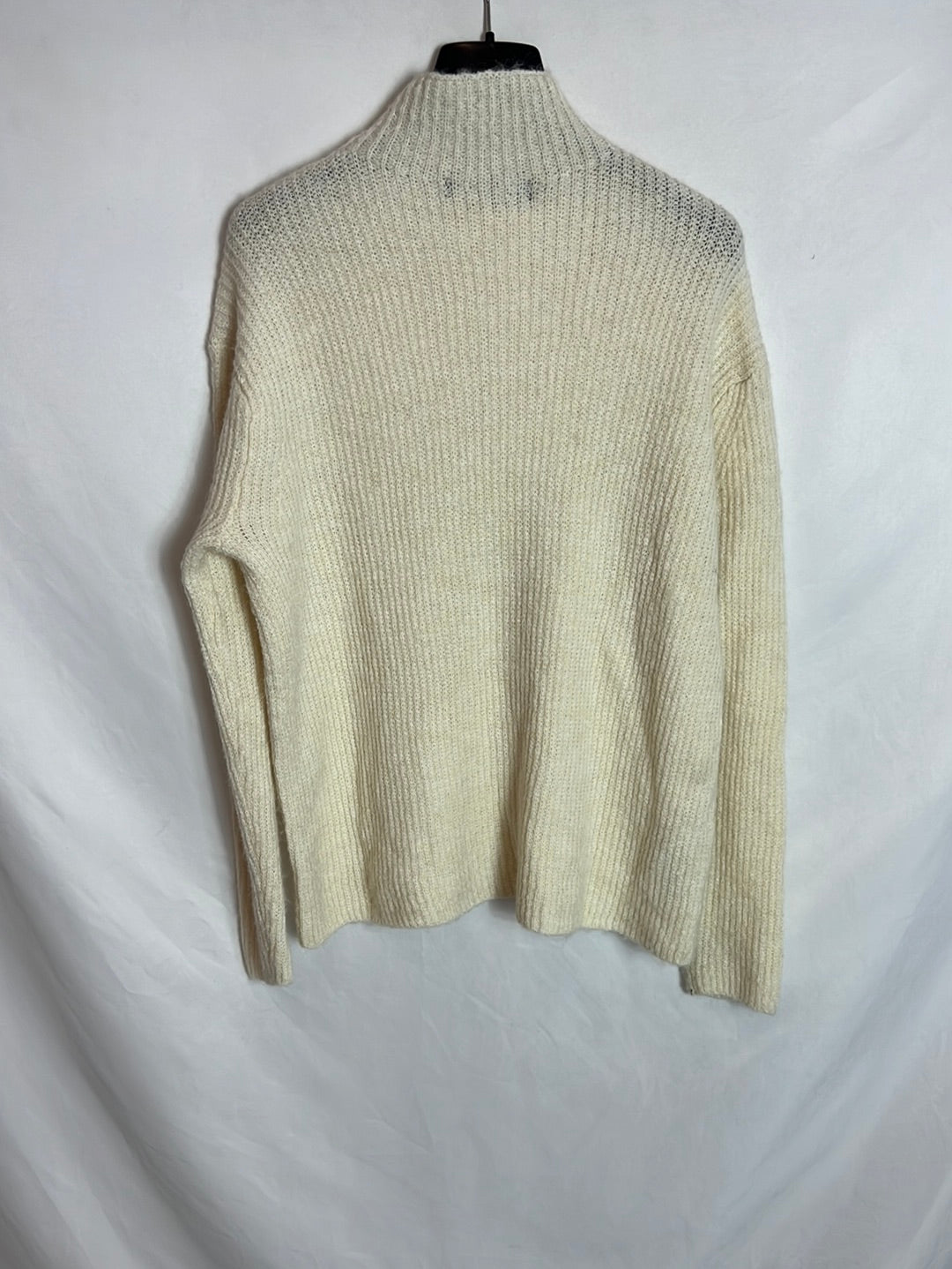 MANGO. Jersey canalé beige claro. T XS