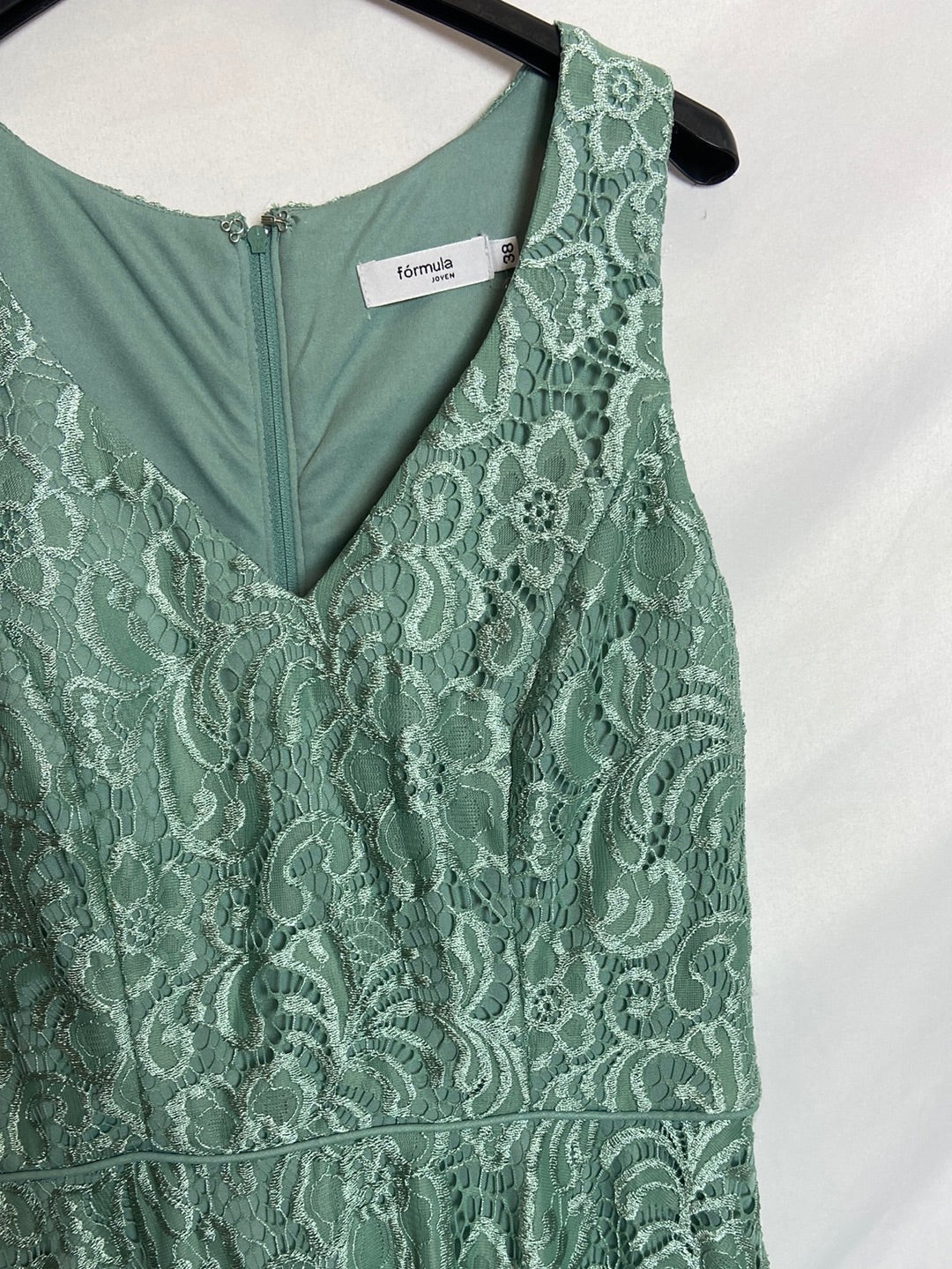 FÓRMULA JOVÉN. Vestido verde encaje. T 38