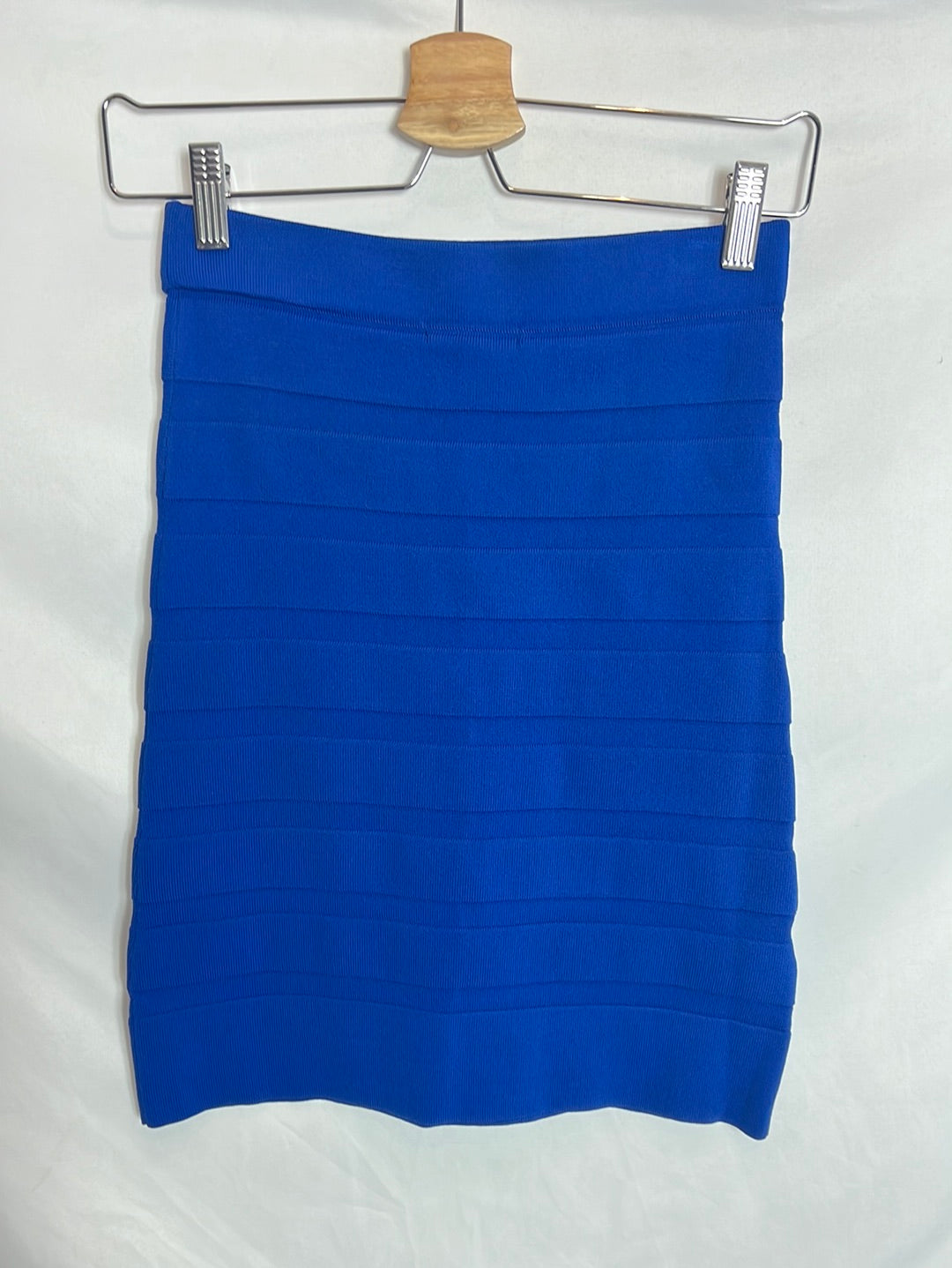 MANGO. Falda ajustada azul textura. T M