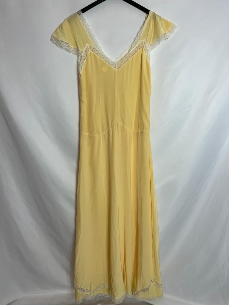 INTROPIA. Vestido largo lencero amarillo claro. T 36