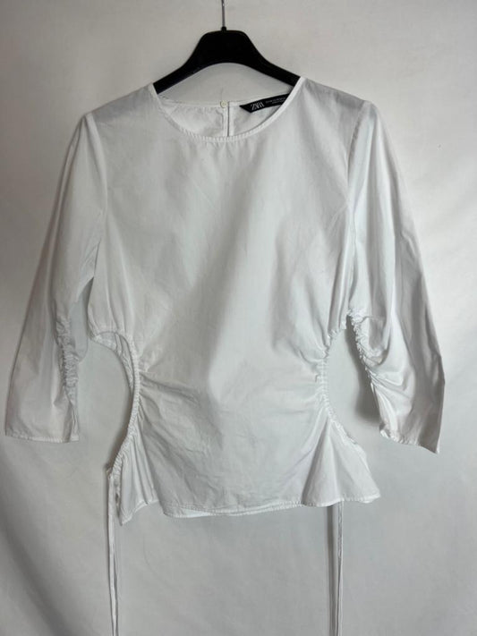 ZARA. Blusa blanca aperturas. T XS