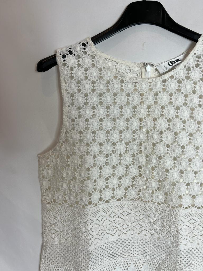 TBA. Top blanco troquelado. T XS