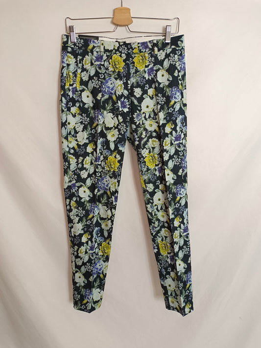 H&M. Pantalón azul flores T.38