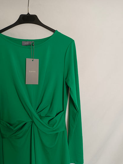 B.YOUNQ. Vestido midi verde fluido. T S