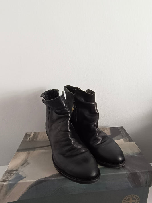 FIORENTINI BAKER. Botines negro piel T.37(tara)