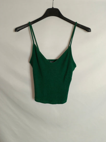 BERSRKA. Croptop verde canalé T.xs