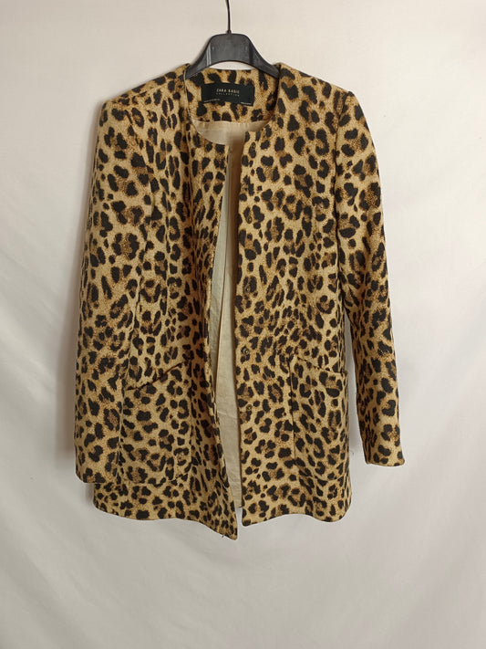 ZARA. Abrigo animal print T.xs