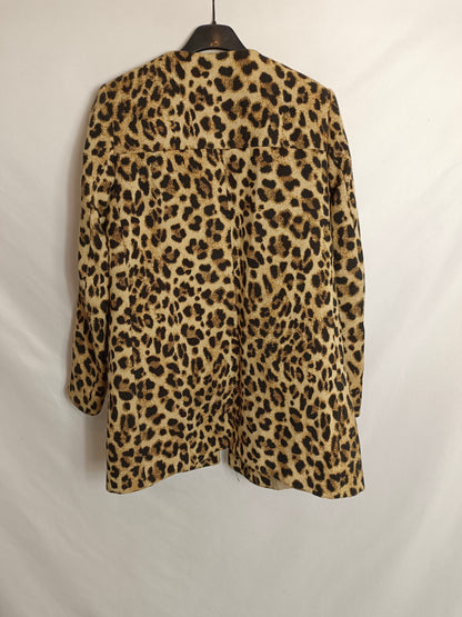 ZARA. Abrigo animal print T.xs