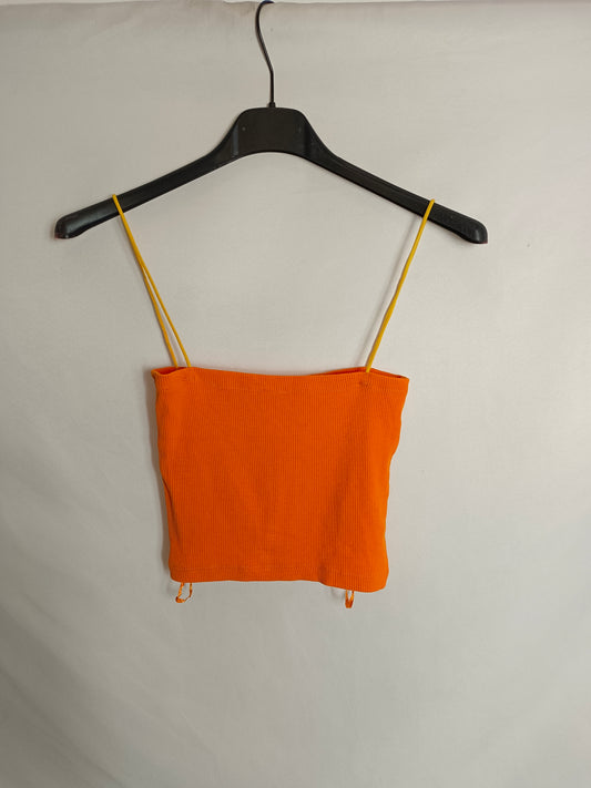 ZARA. Croptop canalé naranjas T.s