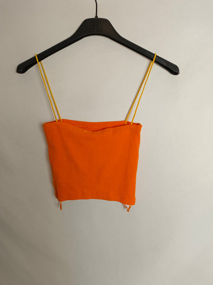 ZARA. Croptop canalé naranjas T.s