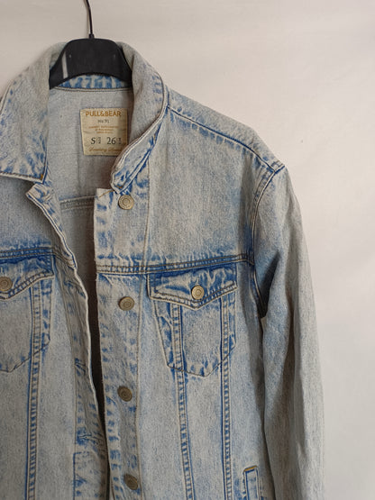 PULL&BEAR. Cazadora denim efecto desgastado T.s (tara)