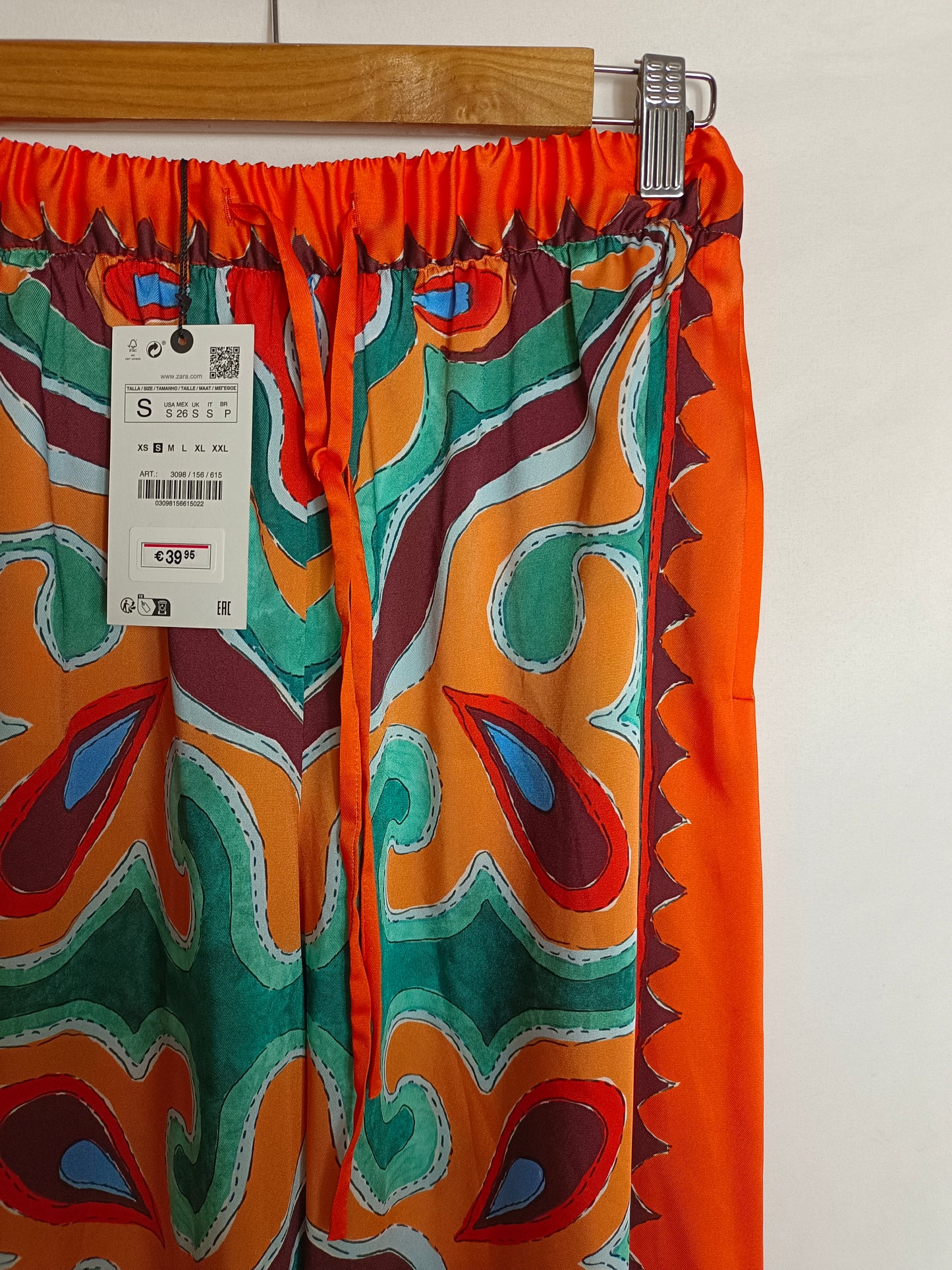 ZARA. Pantalón fluido estampado T.S