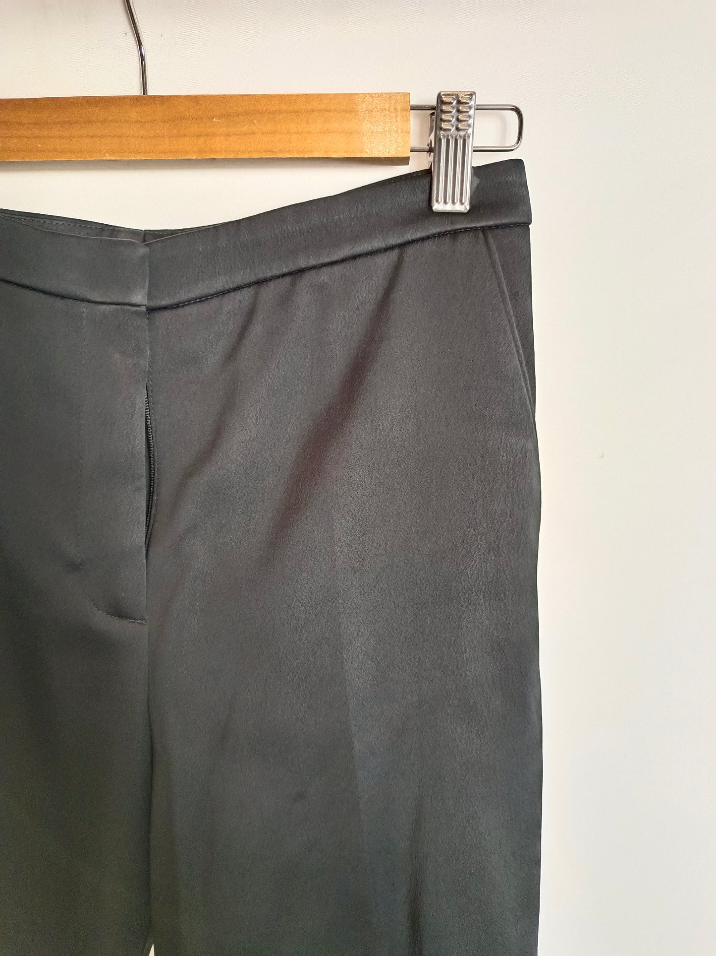 UTERQÜE. Pantalón raso negro T.XS