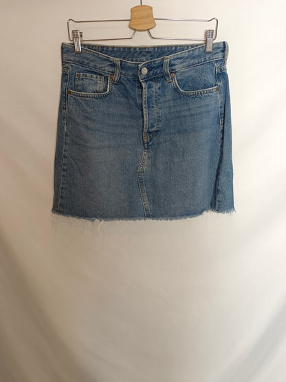 H&M. Falda denim corta T.42