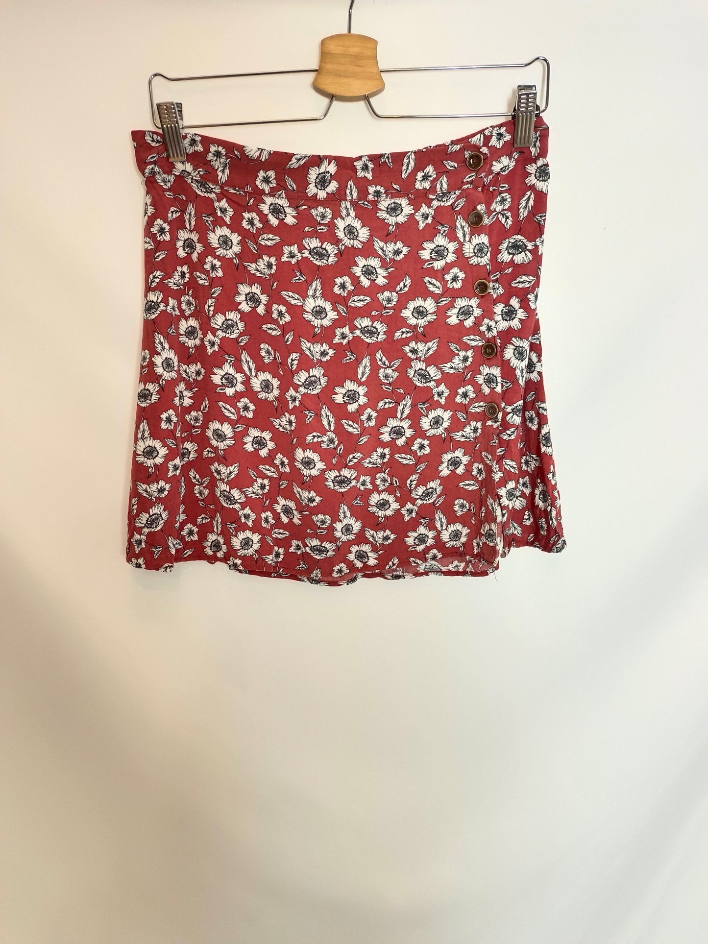 PULL&BEAR. falda teja con flores T.40