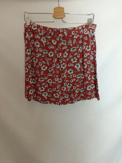 PULL&BEAR. falda teja con flores T.40