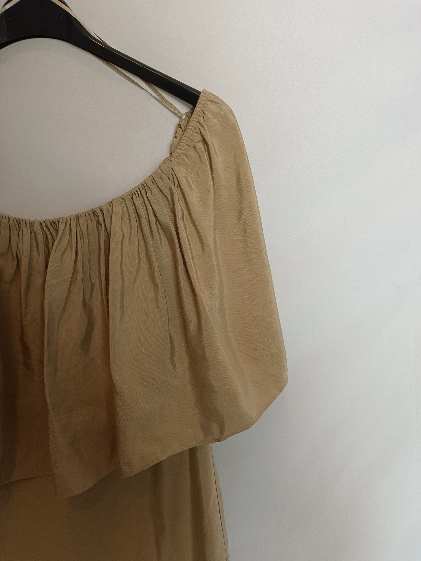 ZARA. Top beige volante T.s