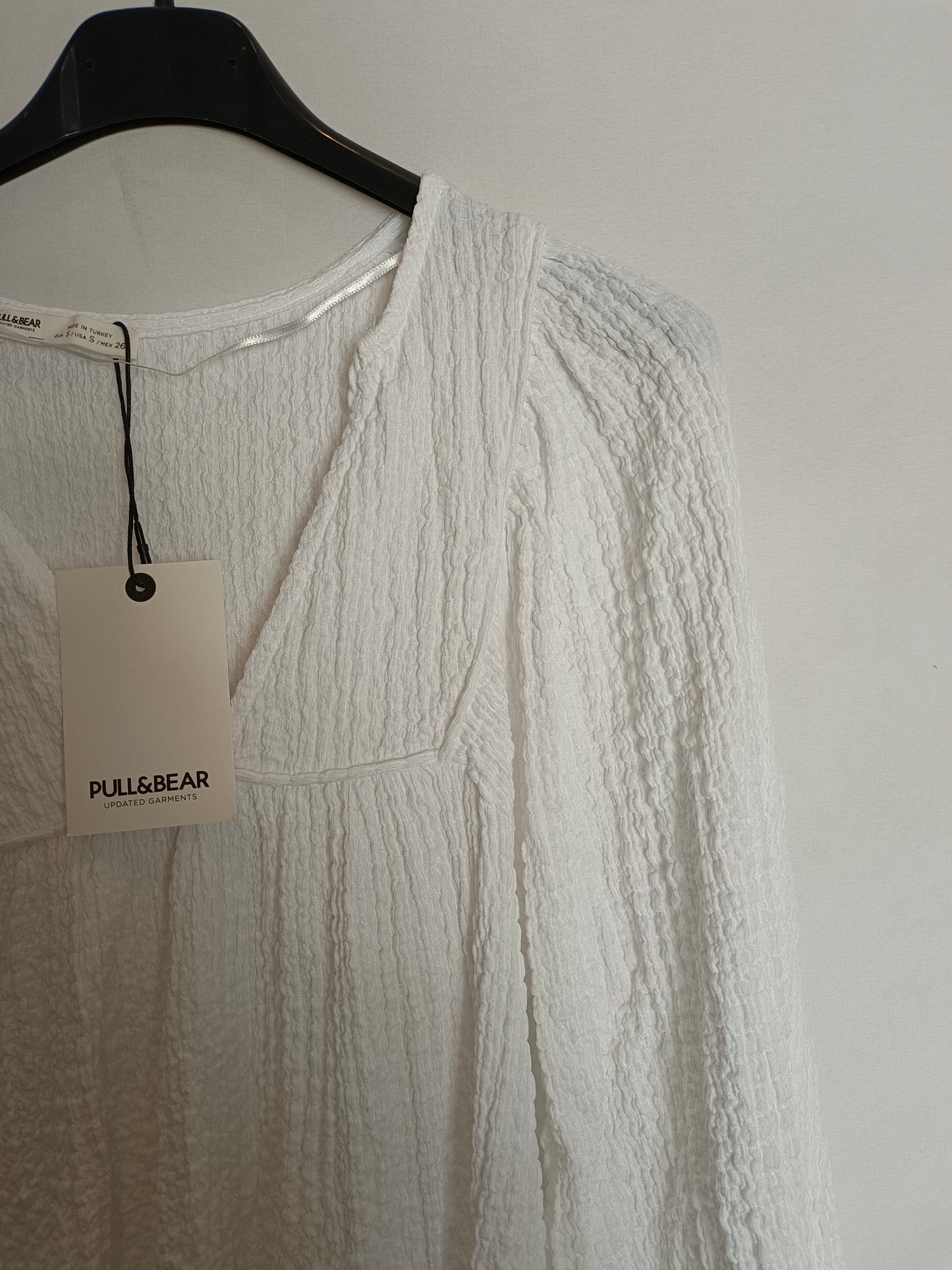 PULL&BEAR. Top blanco textura T.s