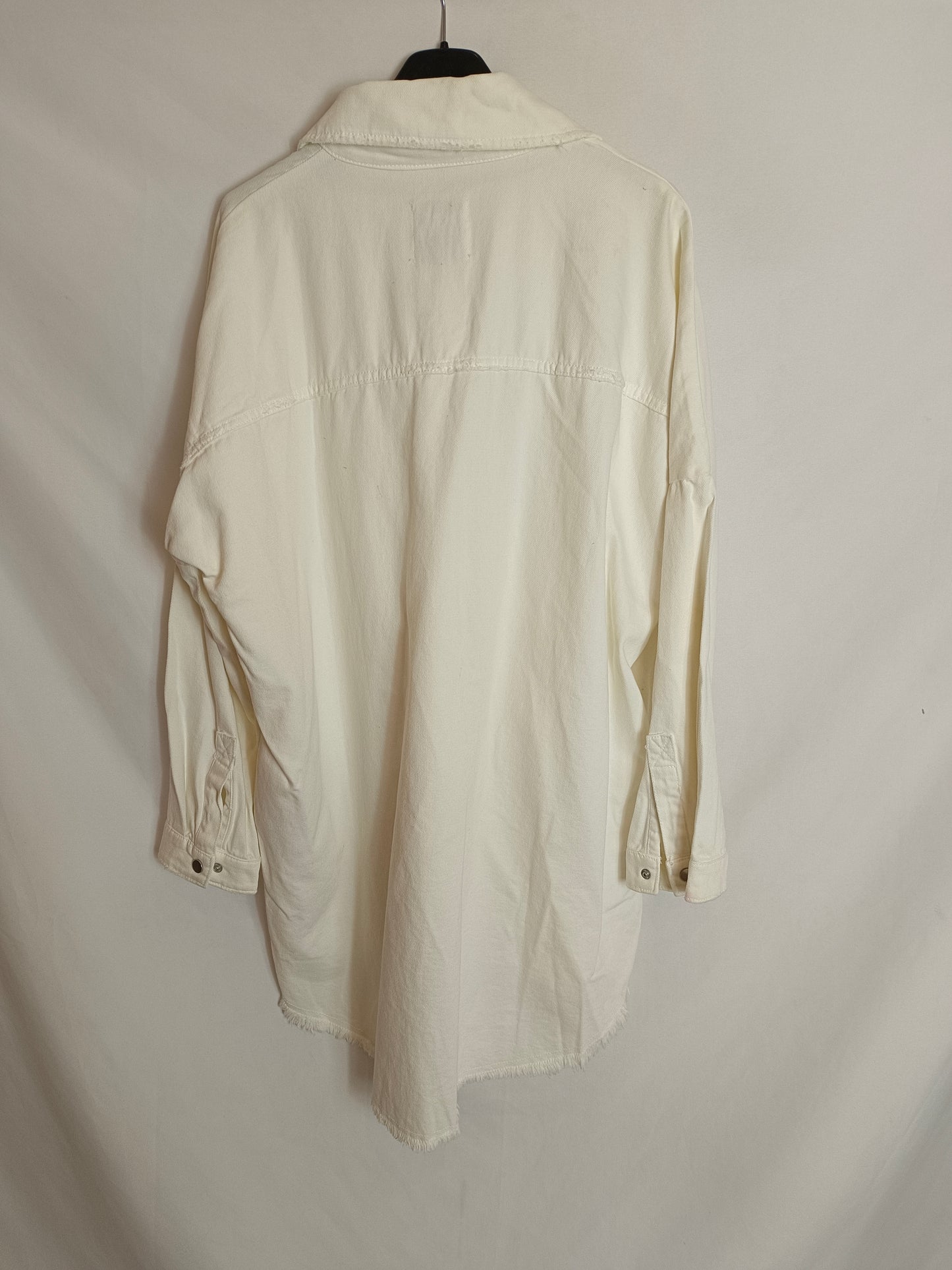 ZARA. Chaqueta blanca denim oversized T.s