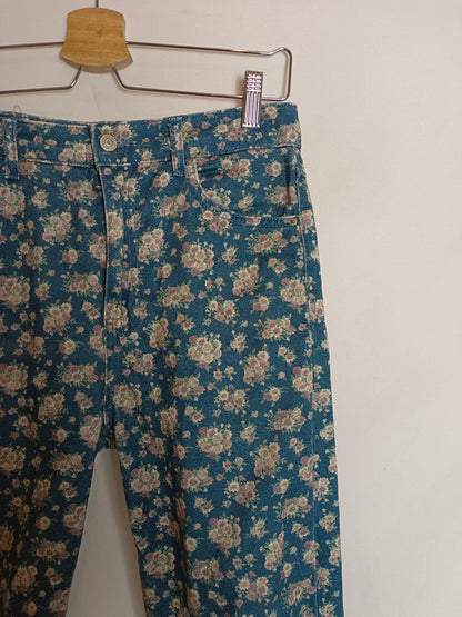 SFERA. Pantalón denim flores T.36