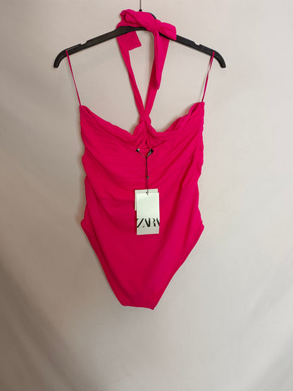 ZARA. Traje de baño rosaT.xl