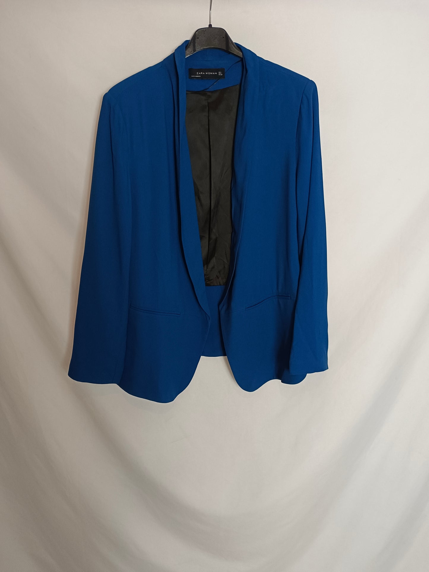 ZARA. Blazer azul  fluida T.l