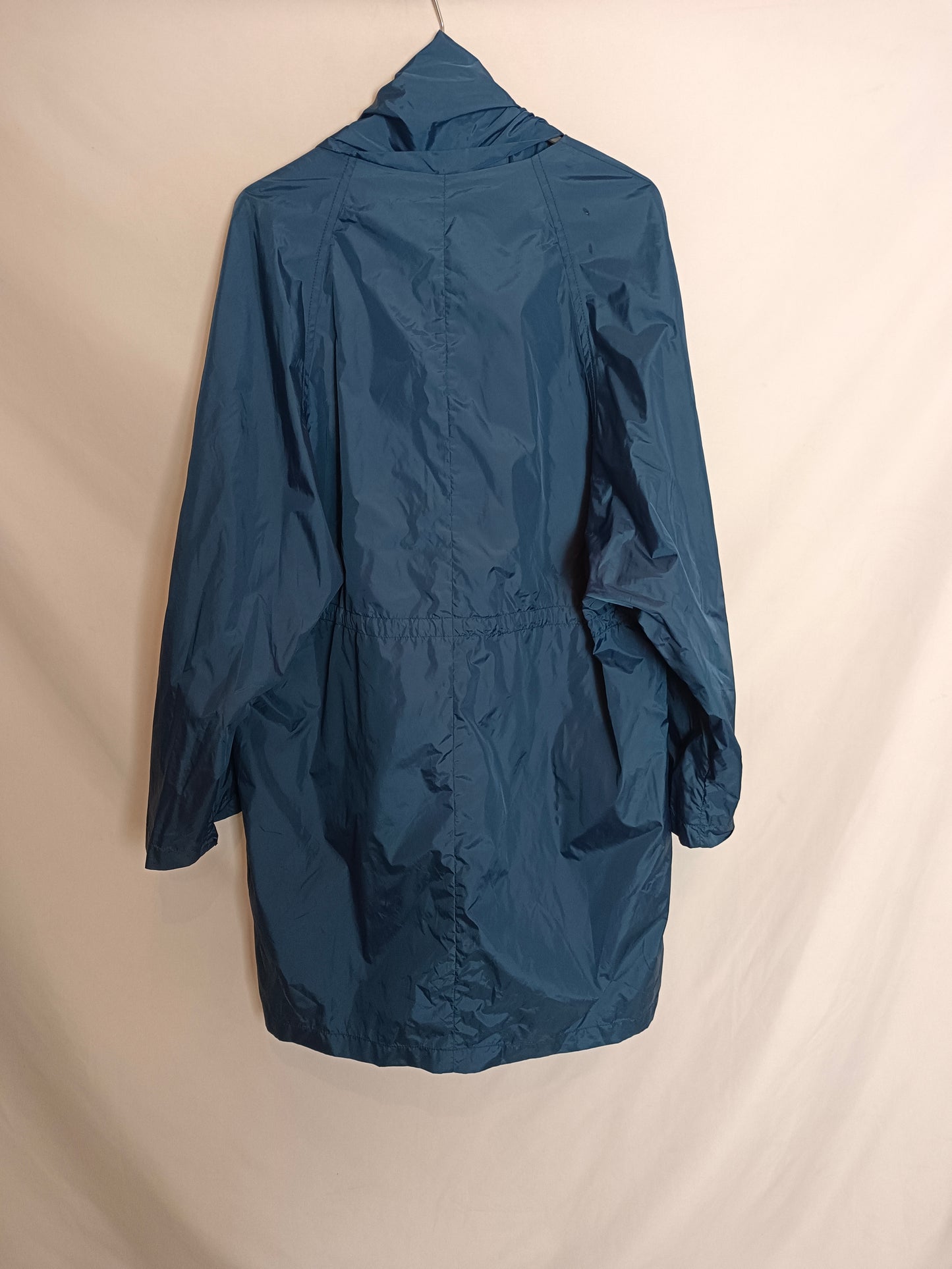 PURIFICACÍÓN GARCIA. Parka azul impermeable T.s