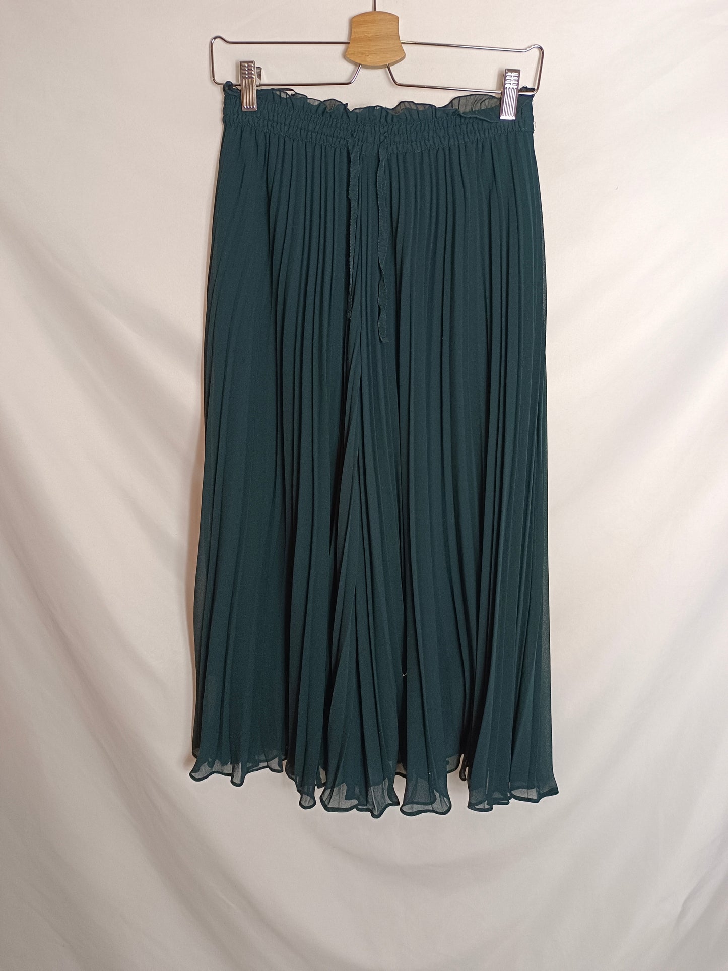 ZARA. Pantalón plisado verde T.s