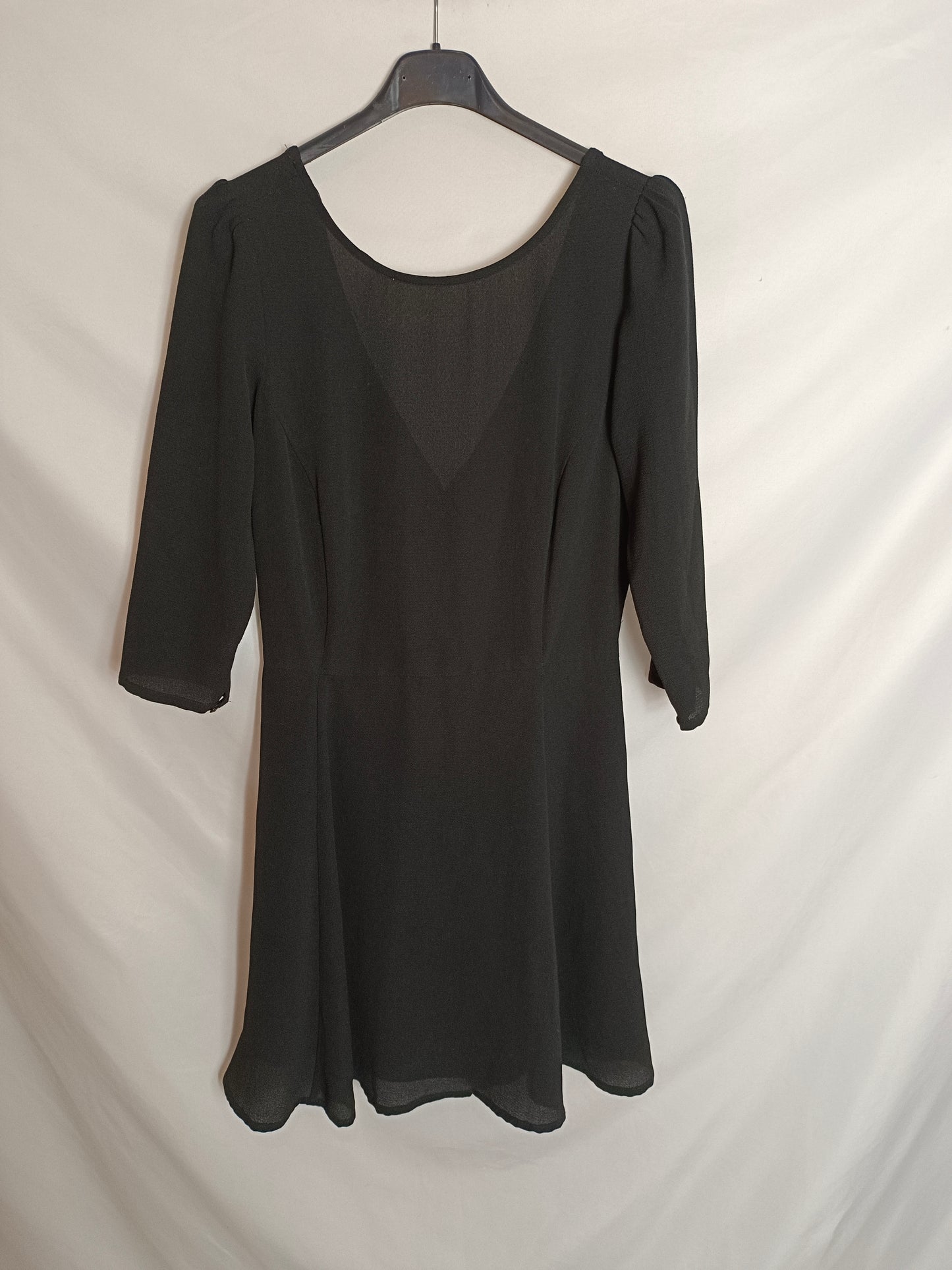 STRADIVARIUS. Vestido negro básico T.m