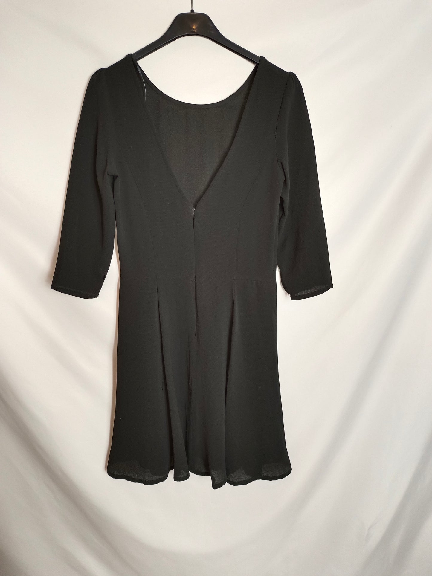 STRADIVARIUS. Vestido negro básico T.m