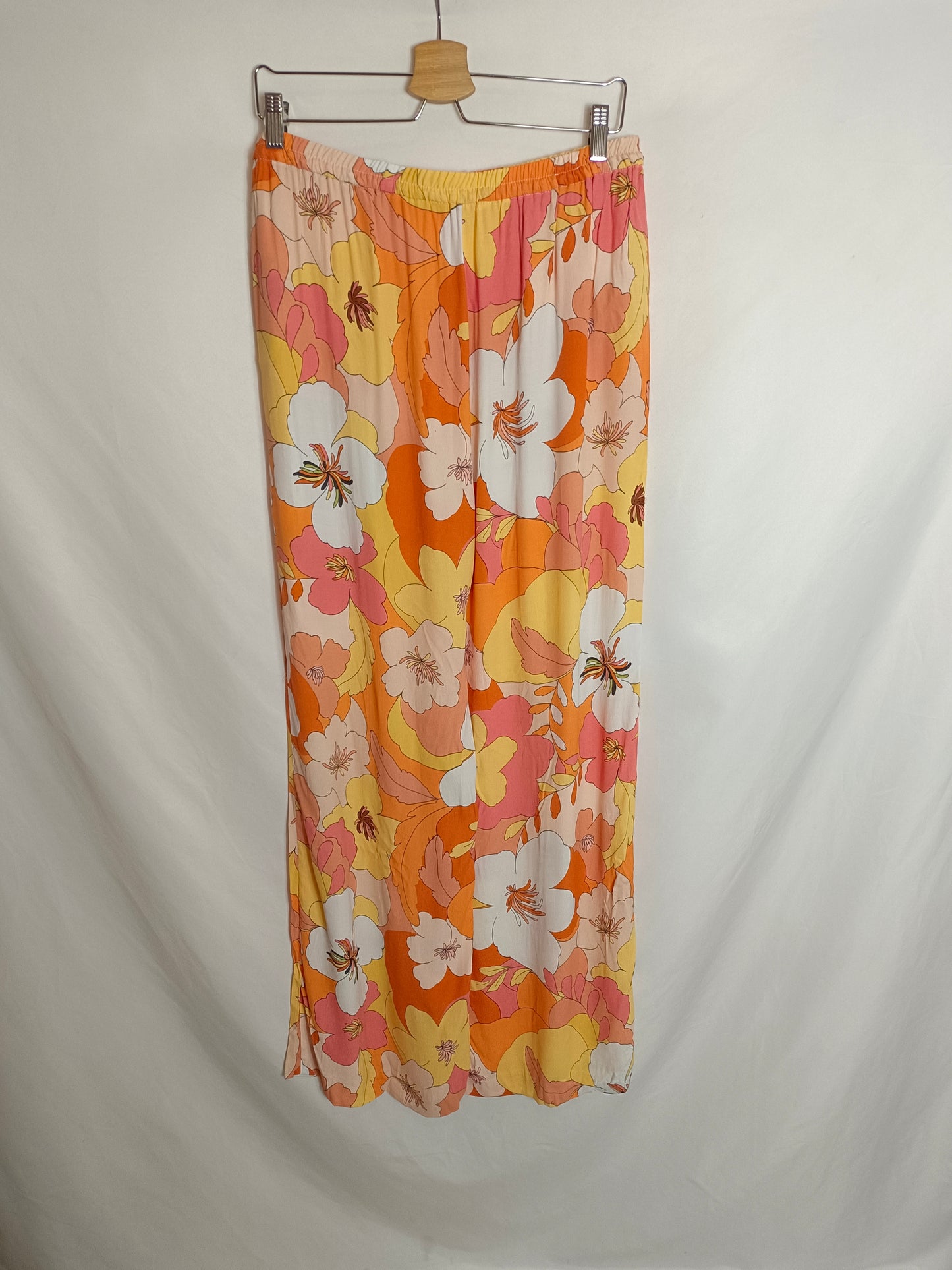 MANGO. Pantalón fluido flores T.l