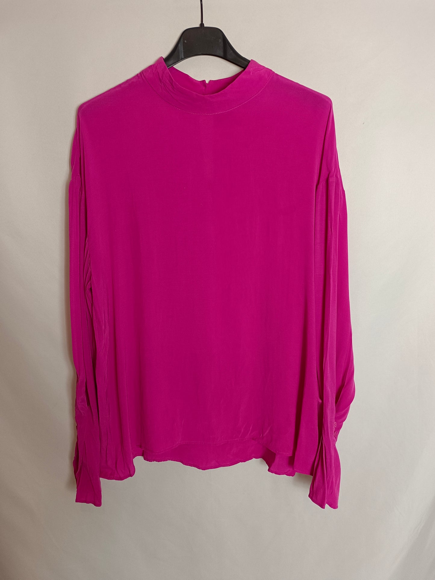 ZARA. Blusa fluida rosa T.s