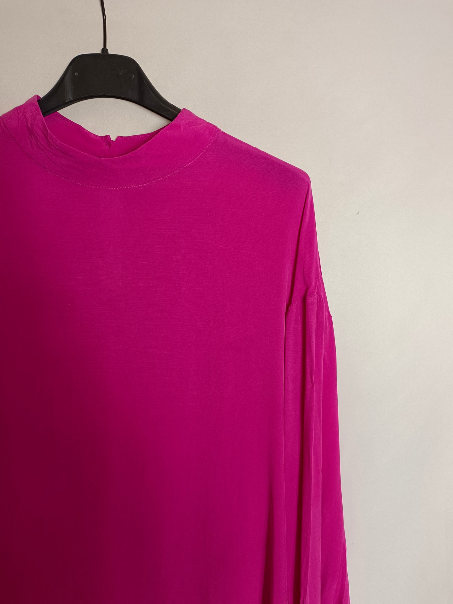 ZARA. Blusa fluida rosa T.s