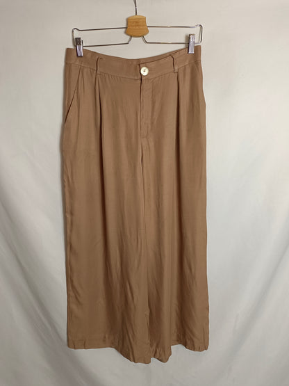 ZUBI. Pantalón fluido camel T.40