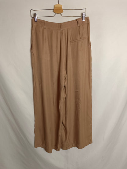 ZUBI. Pantalón fluido camel T.40