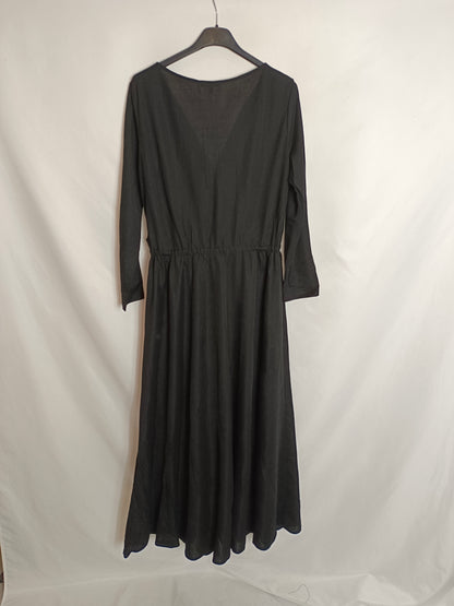 MASSIMO DUTTI. Vestido negro largo volante T.m