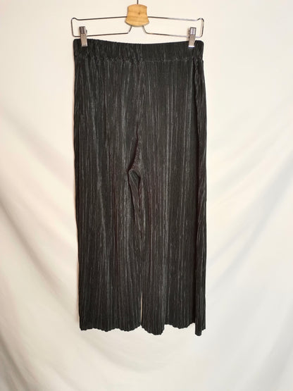 ZARA. Pantalón negro plisado T.m