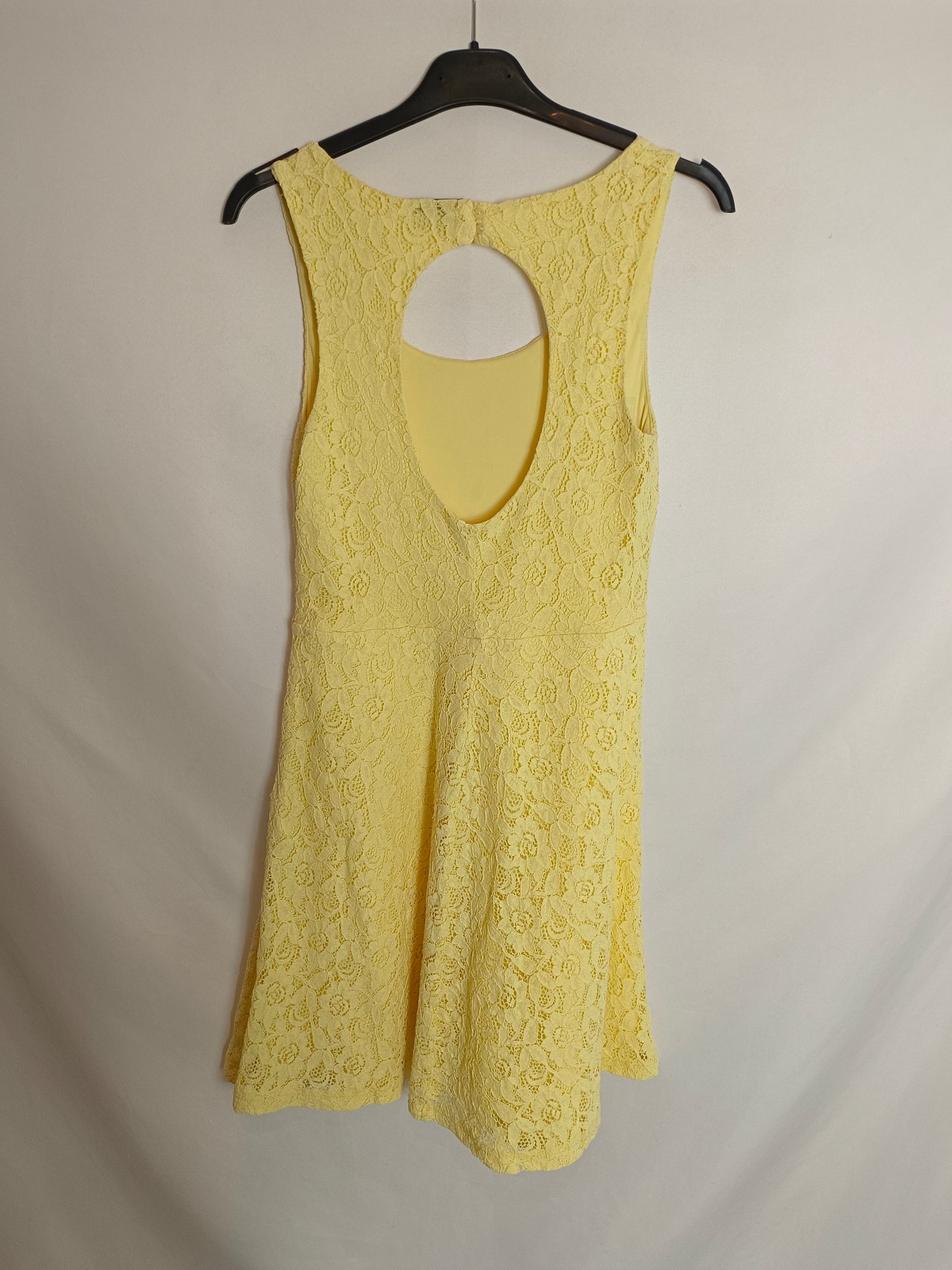 VILA. Vestido corto amarillo encaje. T S